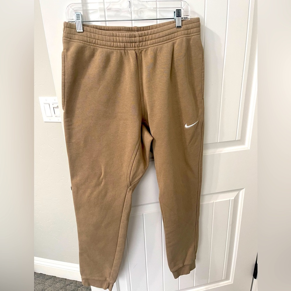 Men’s khaki joggers